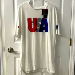 NWT Men’s Under Armour Loose fit Tshirt